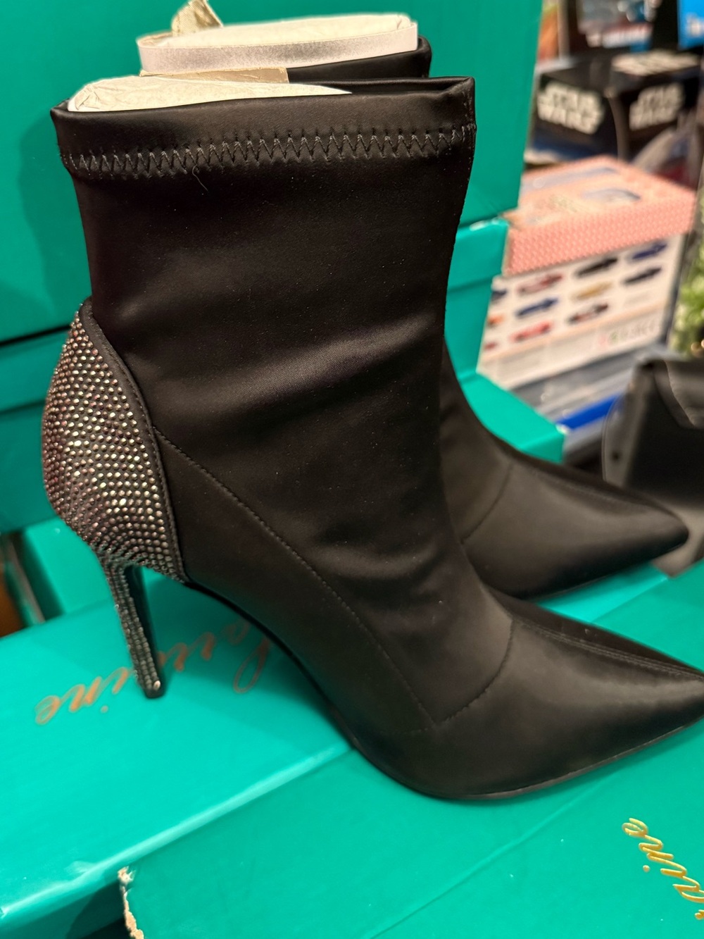 Lauren Lorraine NIB Women’s Size 5.5 Black Pointed Toe Rhinestone Ankle Boots